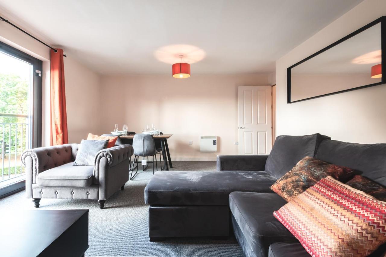 Apartment Centre Comfort: Spacious 2-bed With Smart Tvs And Secure Parking *