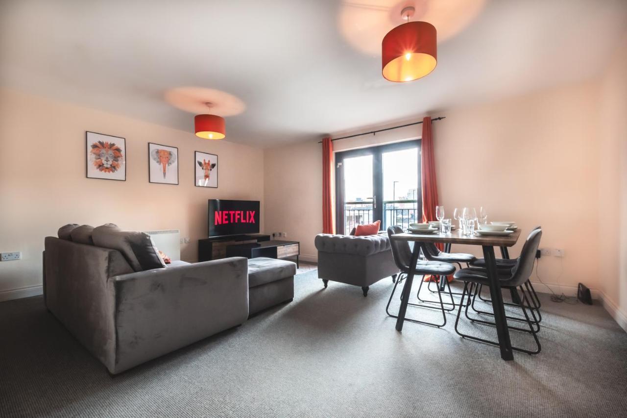 Apartment Centre Comfort: Spacious 2-bed With Smart Tvs And Secure Parking *