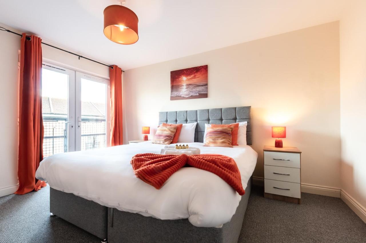 Centre Comfort: Spacious 2-bed With Smart Tvs And Secure Parking * Southampton